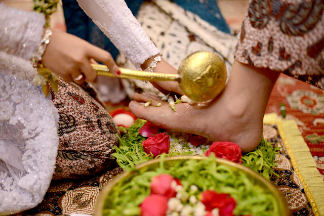 Karena Menikah Tidak Sesederhana Itu... Karena Menikah Tidak Sesederhana Itu...