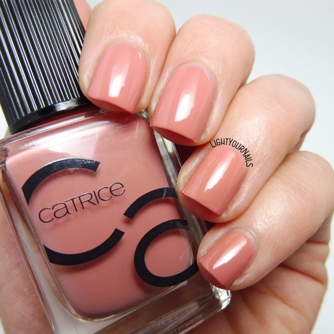 Smalto nude Catrice ICONails 09 Vintagged Pink nail polish