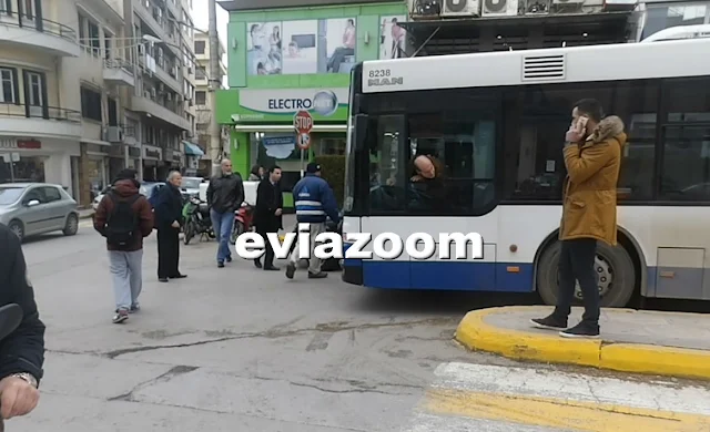 Χαλκίδα: Πολίτες σήκωσαν στα χέρια παράνομα σταθμευμένο αυτοκίνητο για να περάσει λεωφορείο - Απίστευτες εικόνες στο κέντρο της πόλης (ΦΩΤΟ & ΒΙΝΤΕΟ)