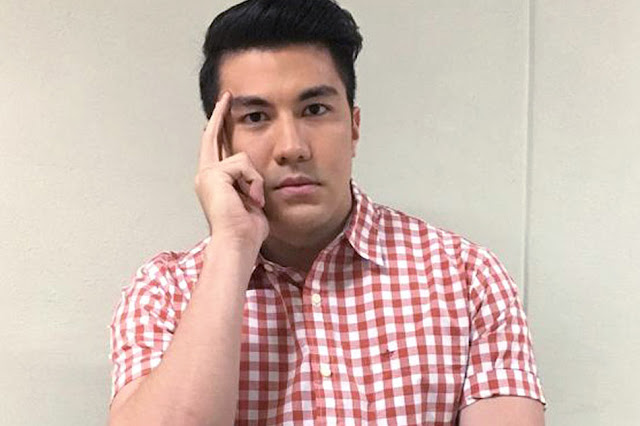 Pinoy Celebrities Who Loves Their Fans Even Without The Cameras On! Pinoy Celebrities Who Loves Their Fans Even Without The Cameras On!
