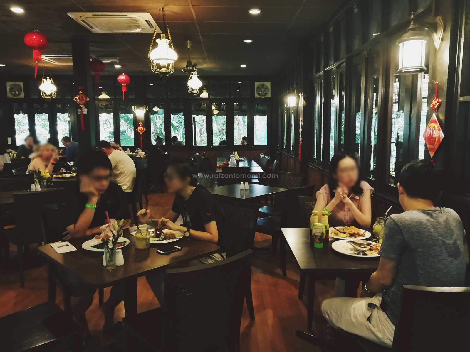 Hornbill Restaurant & Café - Makan Sambil Menikmati Keindahan Alam Di Hornbill Restaurant & Café 