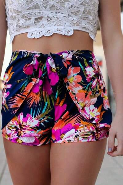 short floreado mujer