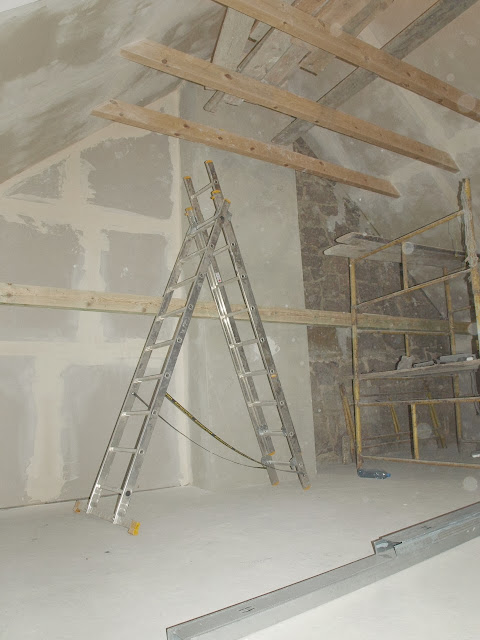 remont starego domu poddasze dach belki strop