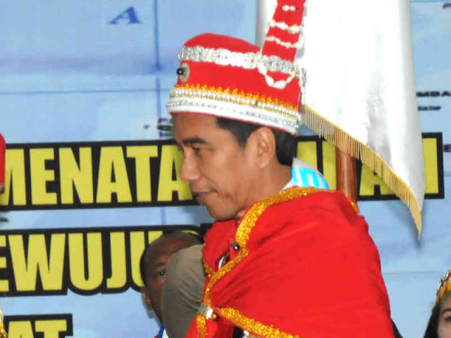 Jokowi Wajib Masukan Orang Maluku dalam Kabinet Berikutnya Jokowi Wajib Masukan Orang Maluku dalam Kabinet Berikutnya