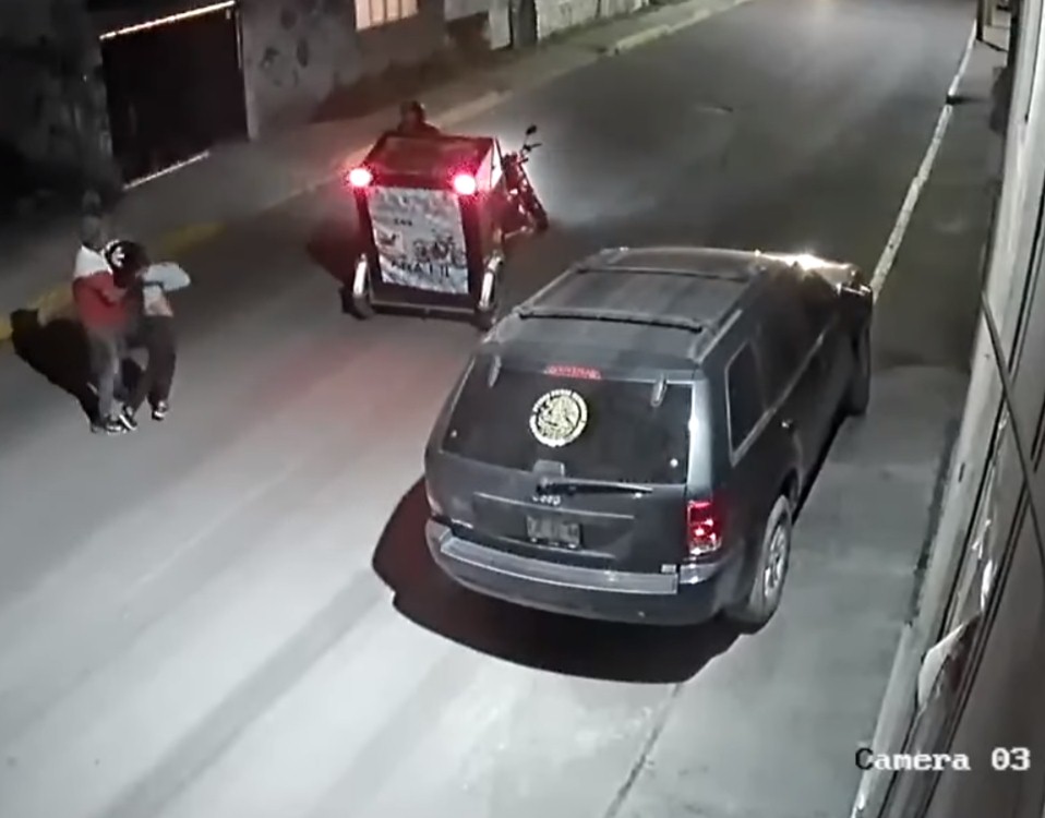 #Video Conductor de mototaxi frustra presunto intento de secuestro en Toluca