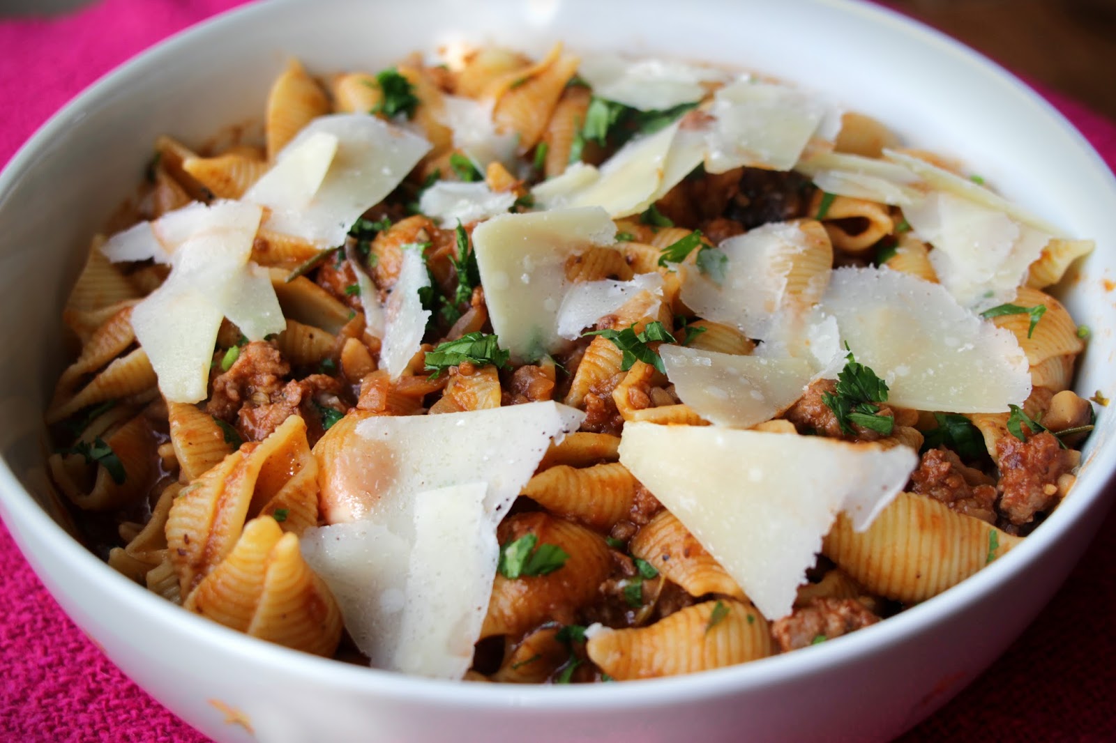 Massa com salsicha fresca e castanhas Sausage and chestnuts pasta
