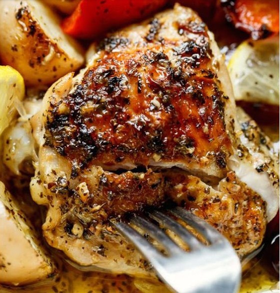 Garlic Lemon Herb Mediterranean Chicken + Potatoes Garlic Lemon Herb Mediterranean Chicken + Potatoes