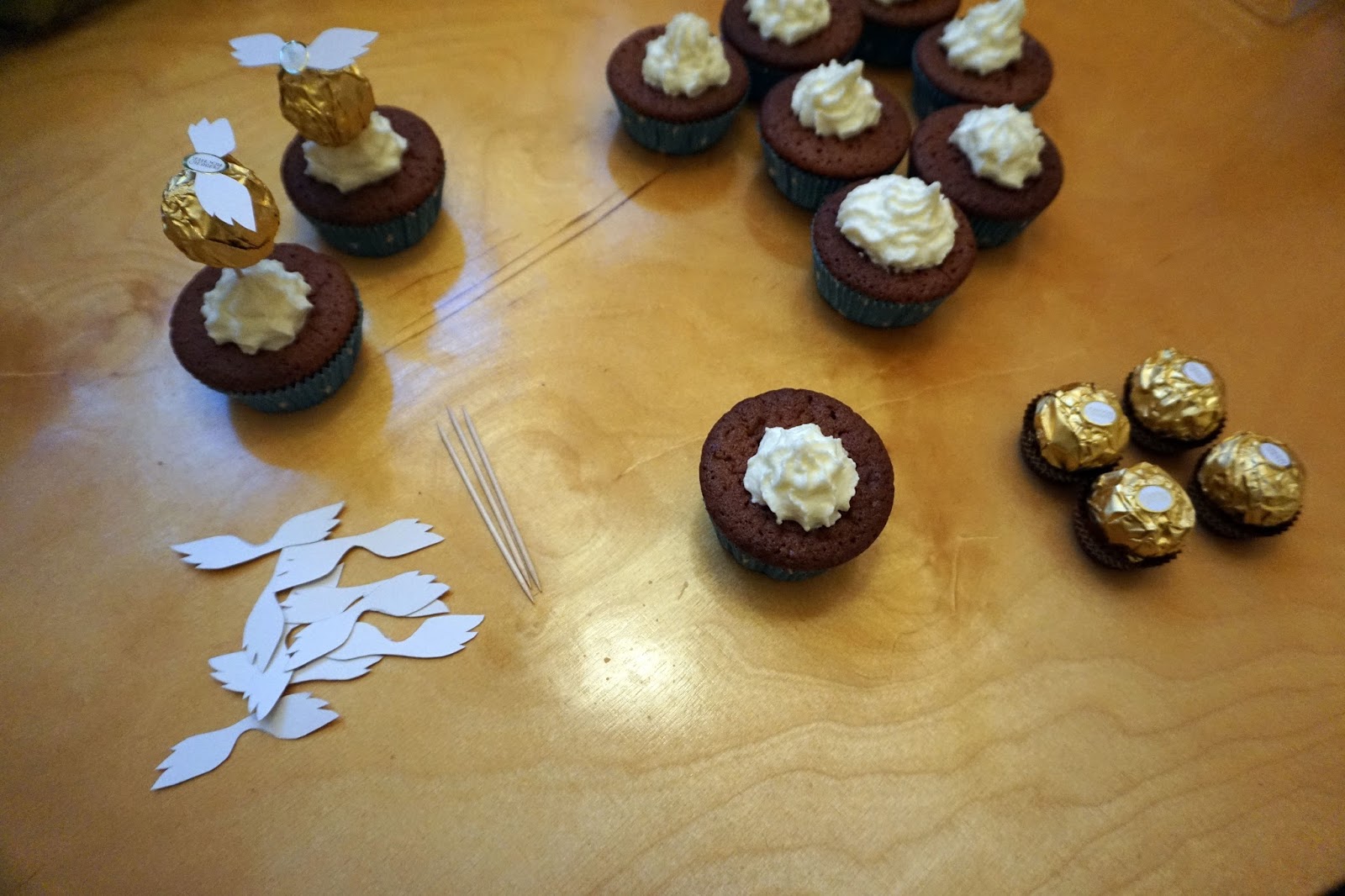 sconefectioner harry potter golden snitch cupcakes