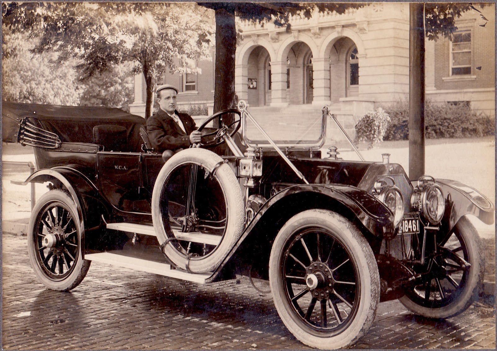 Автомобиль 1900