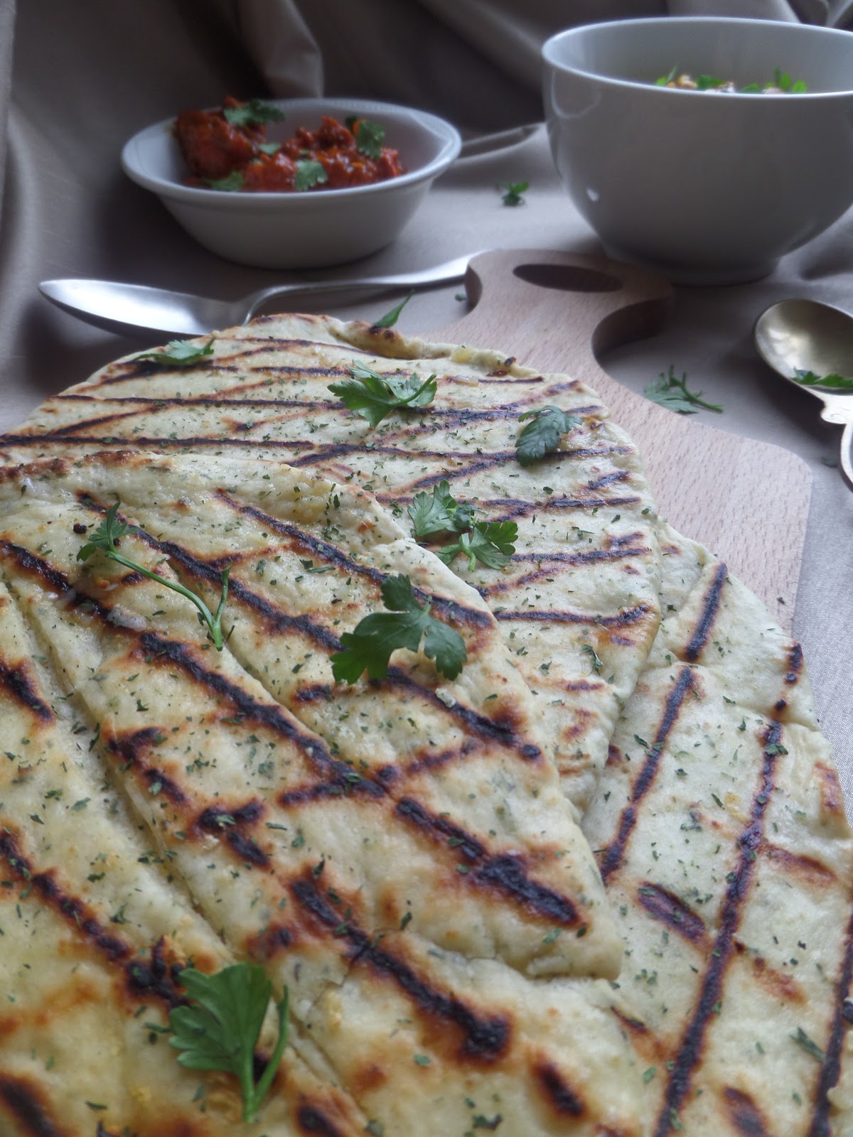 Jamie Oliver's easy flatbreads, with a wild garlic twist // Les pains galettes faciles de Jamie
