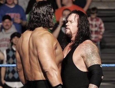 video : The Undertake and The Great Khali in match