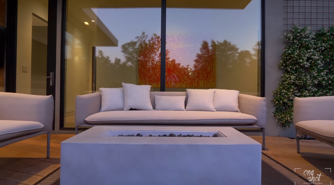 26 Interior Design Photos vs. 727 N Beverly Glen Blvd, Los Angeles Luxury Home Tour