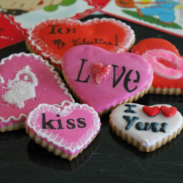 heart cookie ,how to use stencils to decorate cookies, valentines, como decorar galletas con estencil, cookie decorating blogs, easy cookie decorating idea, valentines cookies ideas, galletas de Corazon,