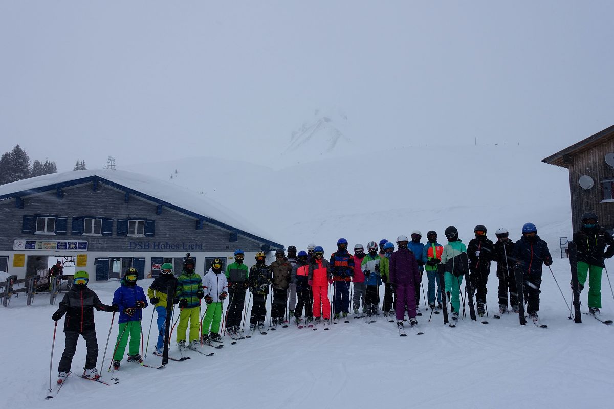 WILLKOMMEN IM BLOG DER 4aSPORTKLASSE! Damüls hat uns!