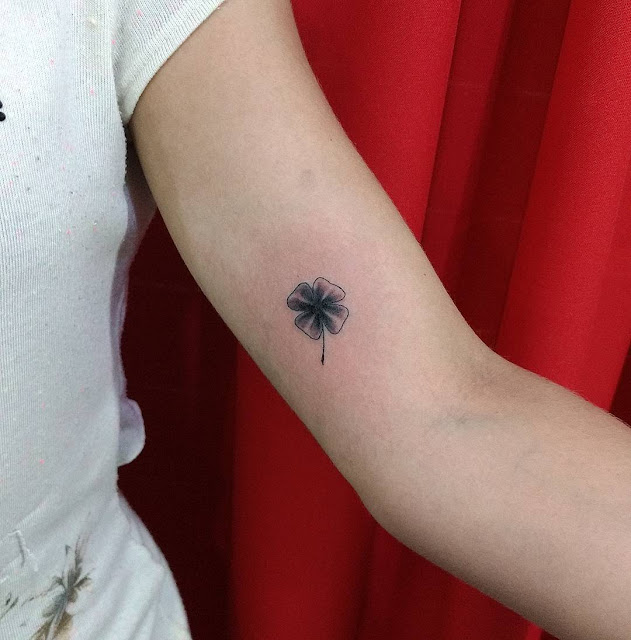 tatuagens femininas de trevo de quatro folhas tatuagens femininas de trevo de quatro folhas