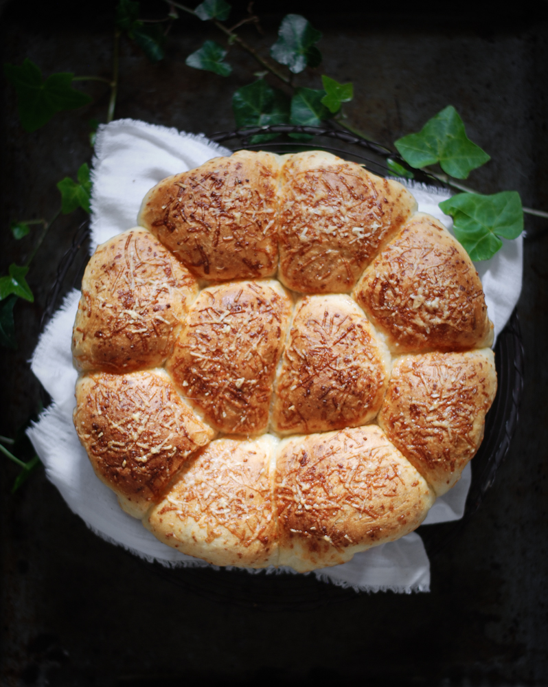 parmsean-bread-pan-parmesano-bistrot-carmen