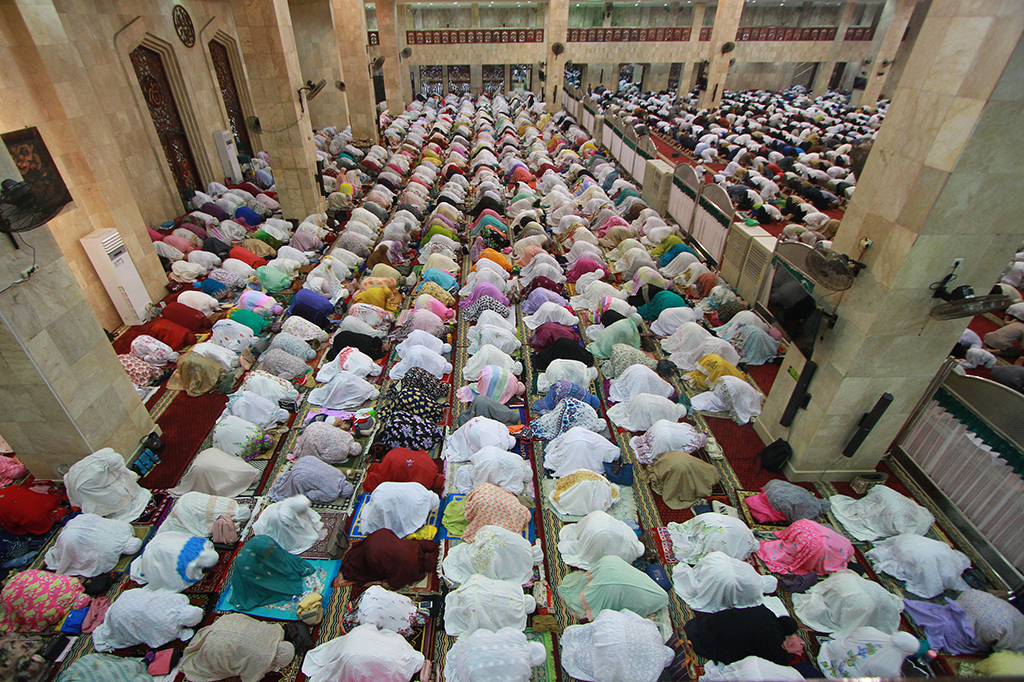 Niat dan tata cara melaksanakan shalat tarawih dan witir - Blog Orang IT