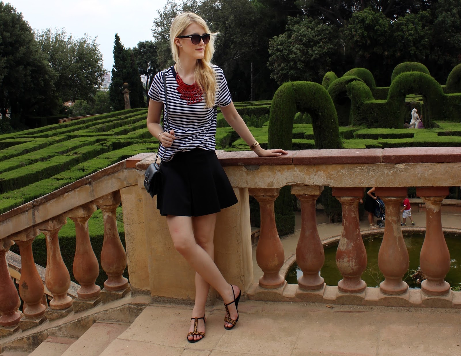 TheBlondeLion outfit stripes statement necklace Parc del Laberinth Barcelona