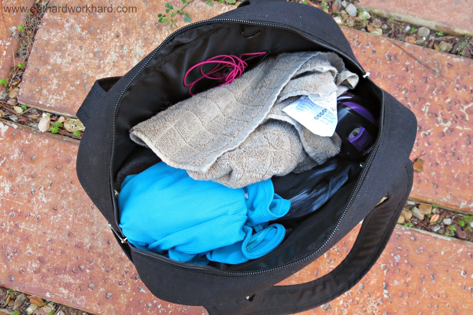 Eat Hard Work Hard: Gaiam Everything Fits Gym Bag Review