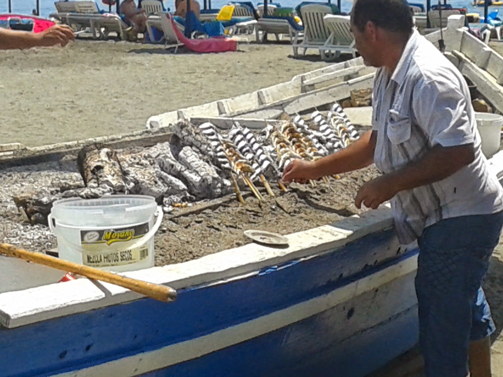 Los espetos de sardinas en las playas de Málaga