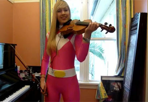 Video : 「パワーレンジャー」のテーマをバイオリンで奏でるピンクレンジャー ! !