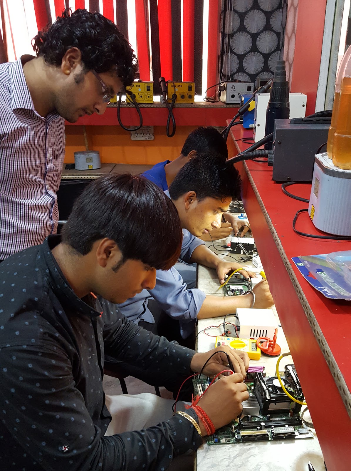 Mobile Repairing Course, Computer Laptop Hardware Institute Lamxi Nagar