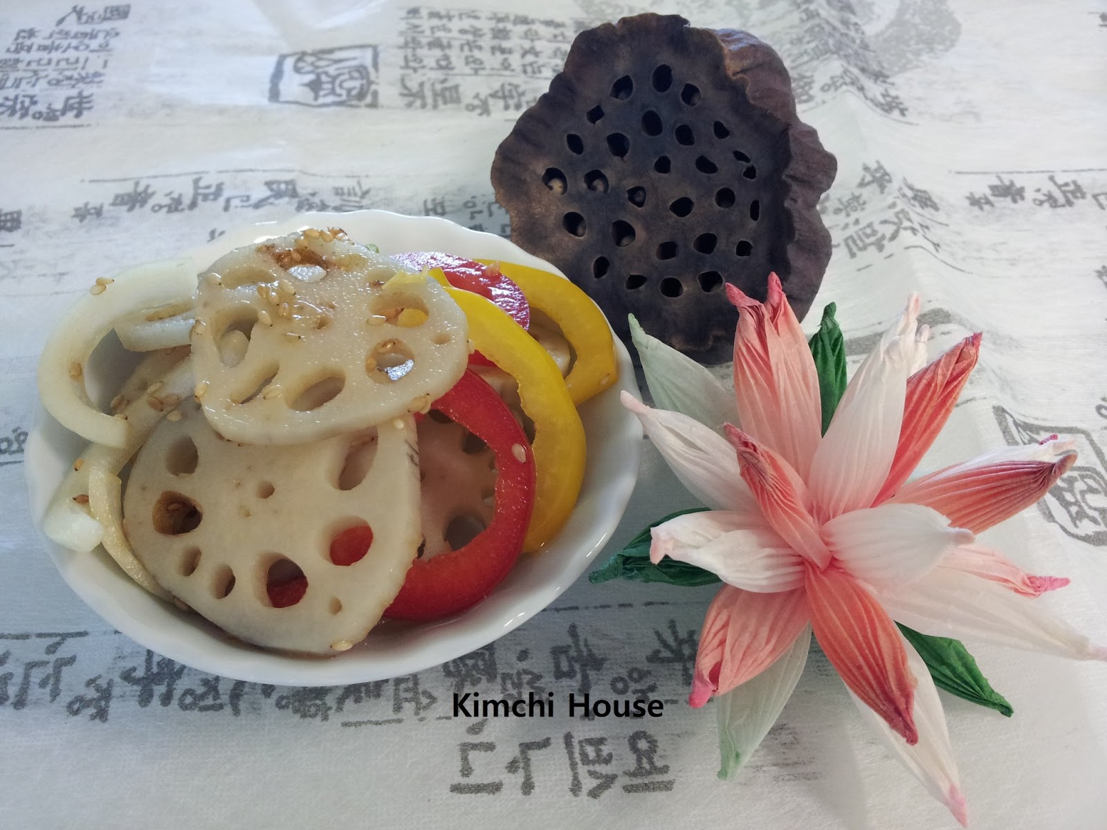 Kimchi House Marinated Lotus roots with vinegar /糖醋醃渍莲藕/연근초절임