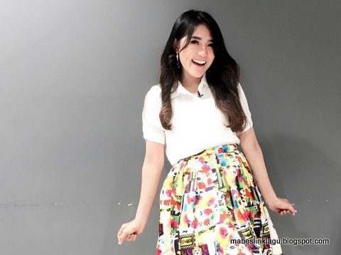 Via Vallen - Kebahagiaan Seperti Mimpi Via Vallen - Kebahagiaan Seperti Mimpi