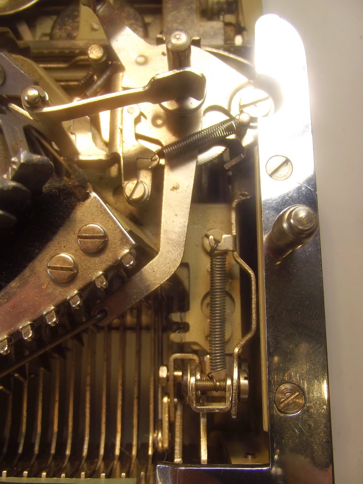 oz.Typewriter Ribbon Vibrator Mechanism on PatriaSwissa PiccolaVoss