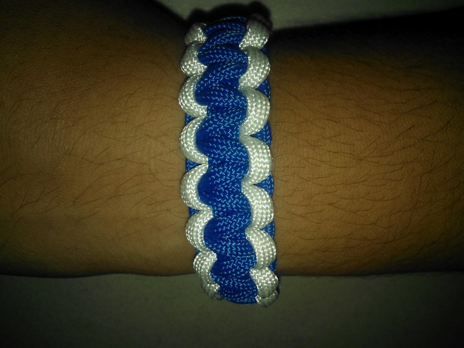 Para Bracelets Blue and White Paracord Bracelet with Blue Knot