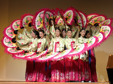 Tugas Tim Artistik Pagelaran Tari