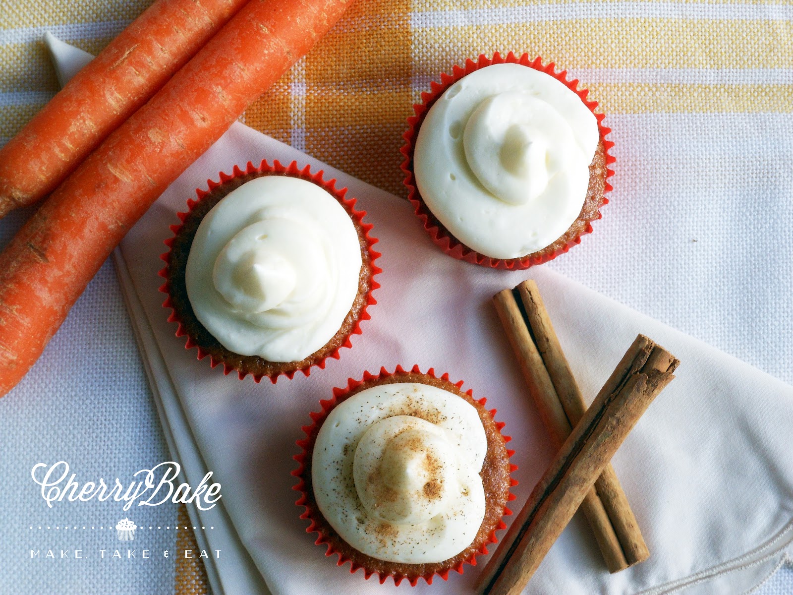CherryBake Cupcakes de zanahoria y canela con frosting de queso