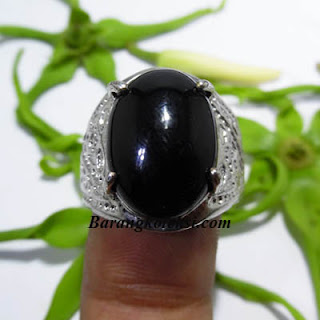 cincin mustika cobra hitam cincin mustika cobra hitam, cara mendapatkan mustika ular cobra, fungsi mustika ular, mustika ular cobra hitam, harga mustika ular cobra, batu mustika ular putih, batu mustika ular asli, mencari batu mustika ular, mustika ular sanca