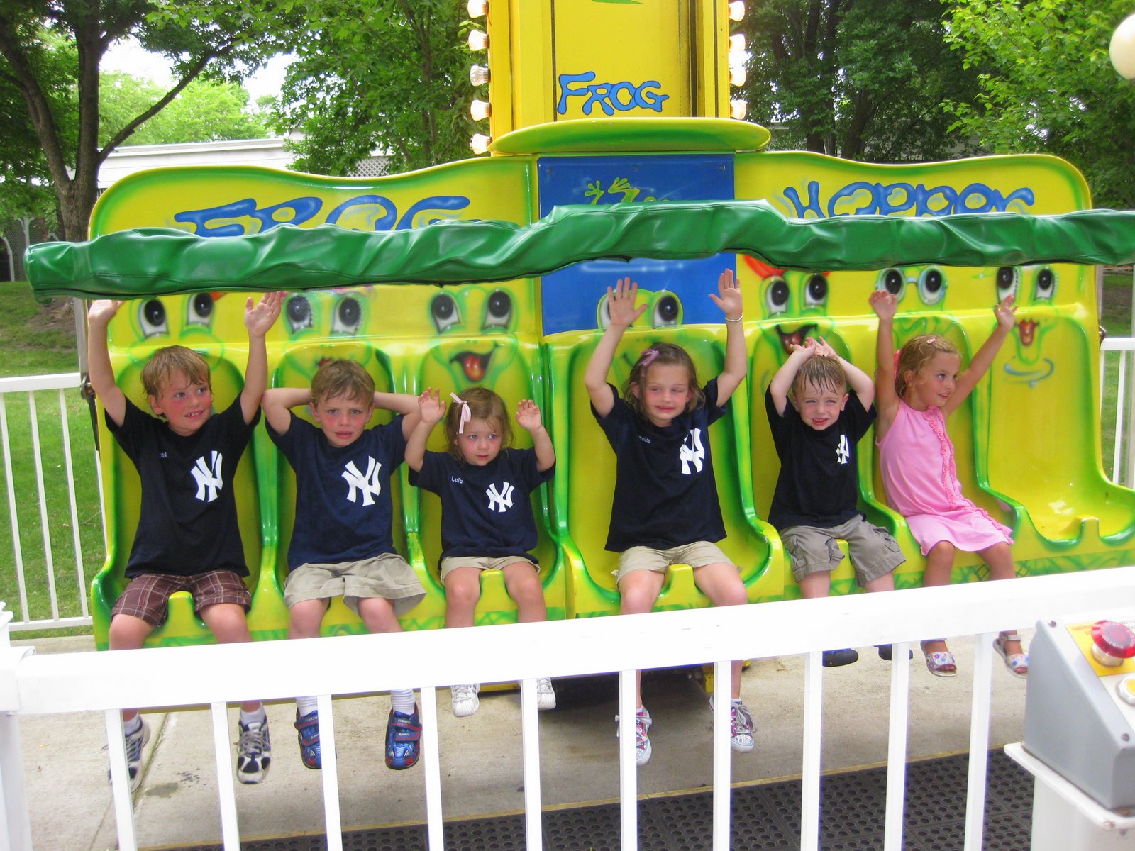 mini and brothers: Adventureland!