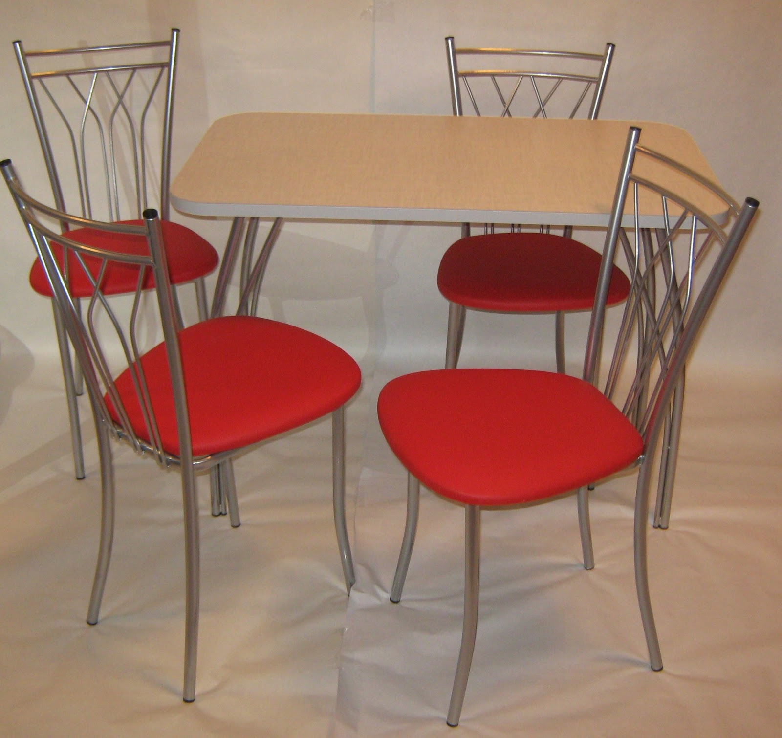 Купить кухонные стулья б у. Стол кухонный. Столы и стулья для кухни. Кухонный стол и стулья. Стулья для кухни.