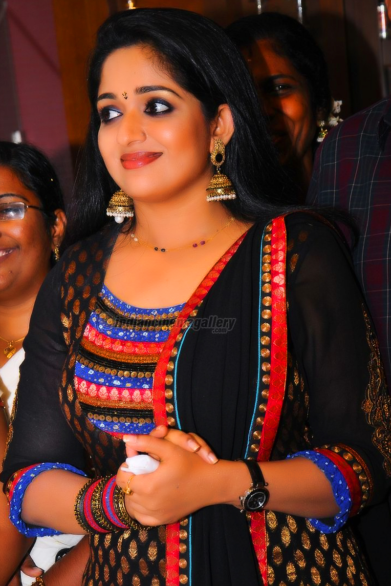 KAVYA MADHAVAN MALAYALI HOMELY ACTRESS 