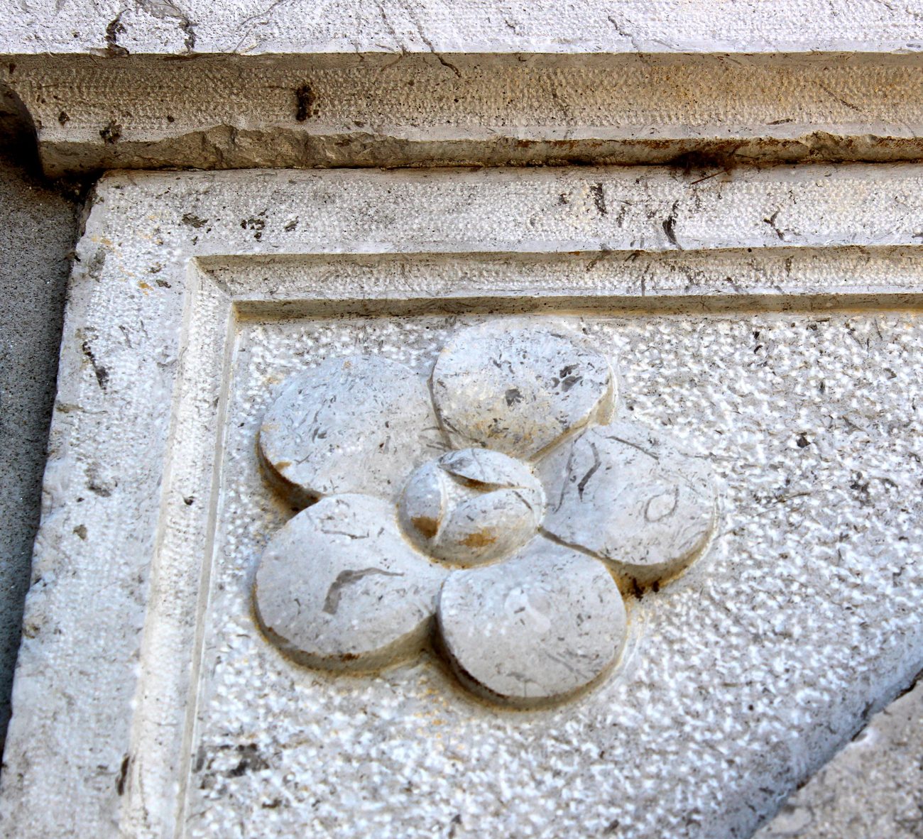 Contea Principesca di Gradisca La rosa di Gorizia e la rosa di Gradisca