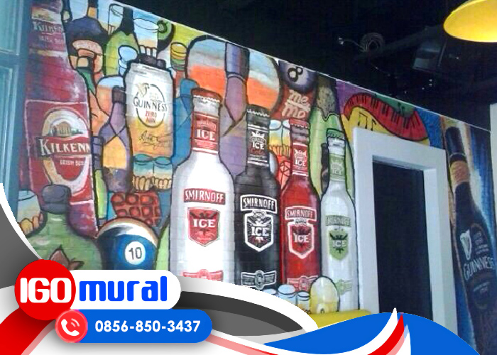 kafe unik dengan lukisan mural di dinding