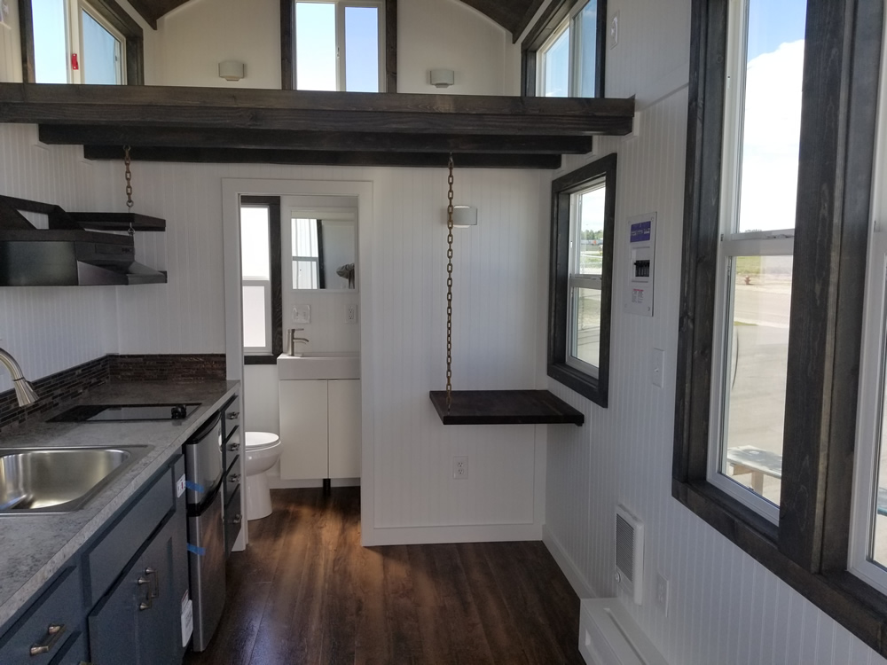TINY HOUSE TOWN Lincoln Peak By Tiny Mountain Houses (210 Sq Ft)
