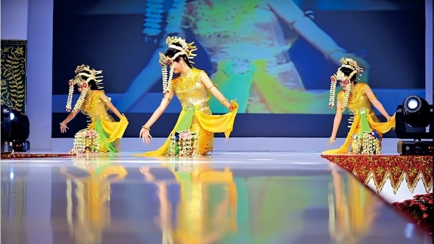 Tari Tradisional Baksa Kembang Kalimantan Selatan Wisata Kalimantan