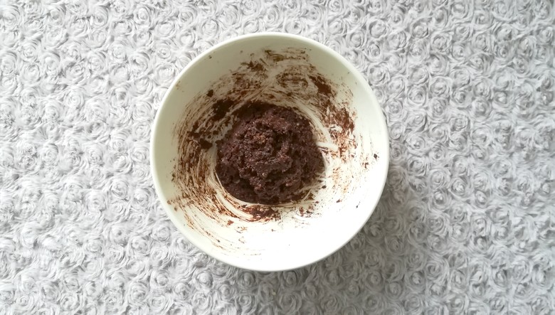 Des Energy Balls : Collation saine et pleine d'énergie mélanger tous les ingrédients
