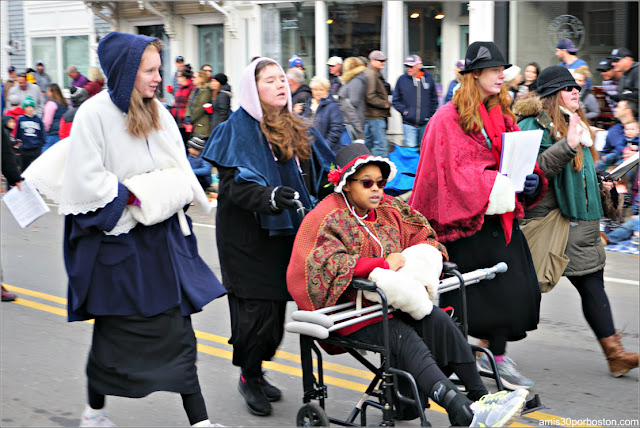 Cantantes de Villancicos en el Desfile de Acción de Gracias de Plymouth