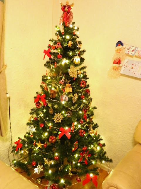 Blogmas Day 19 | Christmas Decorations | Raiin Monkey