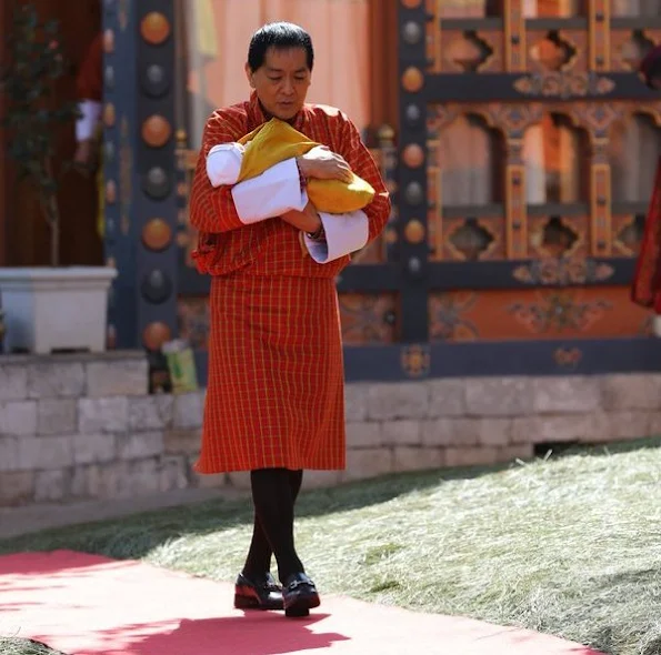 The Royal Family of Bhutan celebrated the Buddhist new year (Losar) today at the Lingkana Palace with a very special family gathering, which included for the first time the new royal prince, His Royal Highness The Gyalsey.