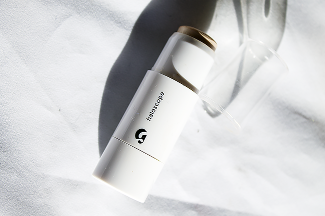 Glossier Haloscope Face Highlighter Review Glossier Haloscope Face Highlighter Review