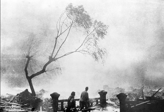 20 Shocking Pictures Of Hiroshima, The First City In History To Be Destroyed By An Atomic Bomb - Survivors in Nagasaki.