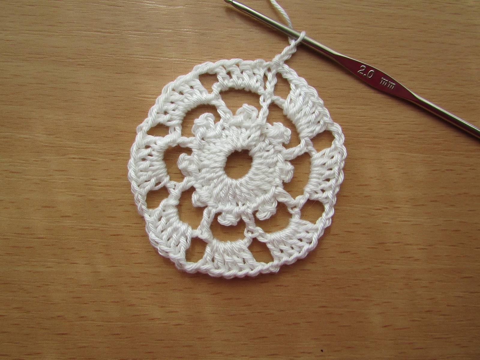 вяжем с татьяной крючком. джемпер с круглой кокеткой крючком. татьяна литке вязание крючком. ирландское кружево бабочка видео уроки. урок вязания блузы татьяны литке.