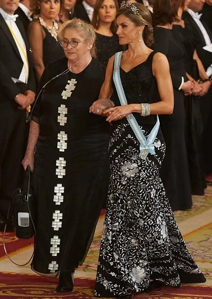 Queen Letizia held a dinner for President Reuven Rivlin and his wife Nechama Rivlin. Diamond tiara, print dress