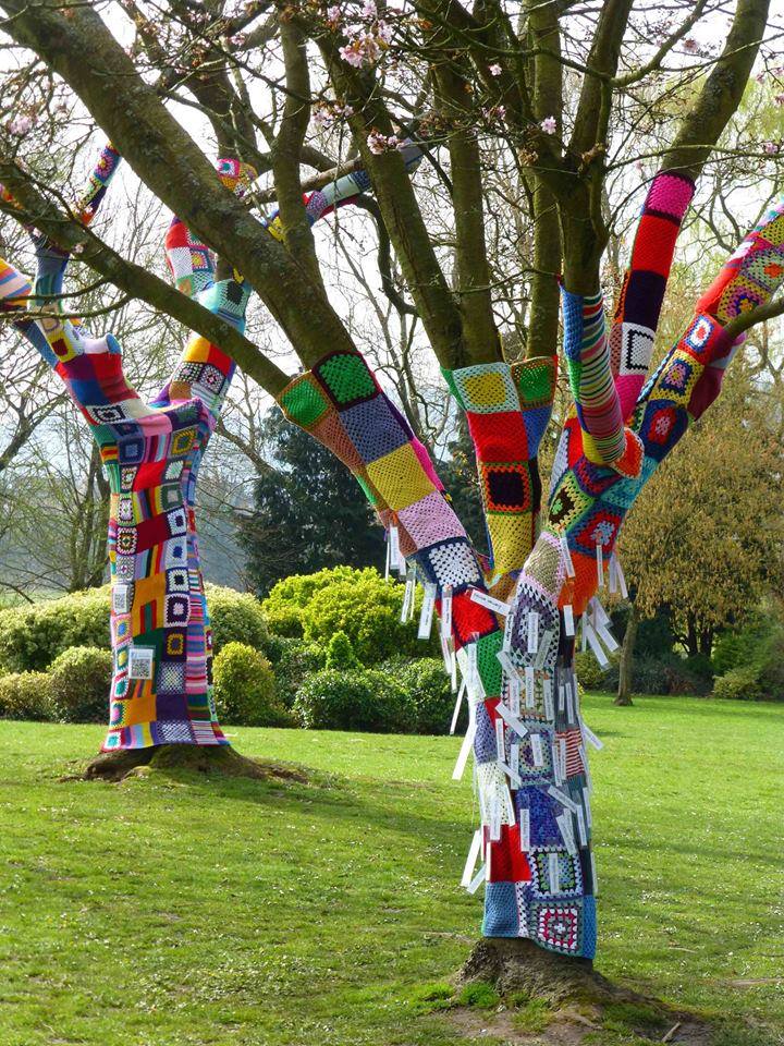 The Old Button: Yarn Bombing - The Close Knit Community Tree - Wales ...
