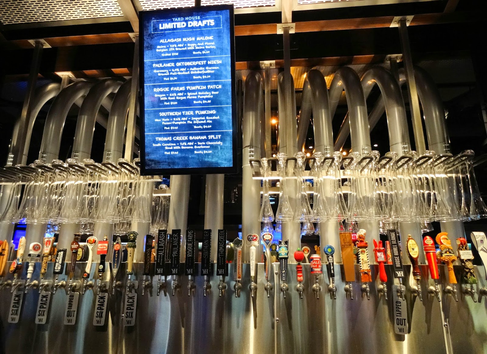 Femme au foyer Yard House in Greenville